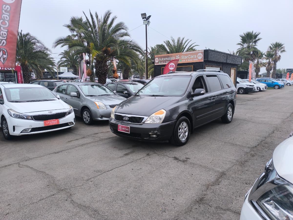 KIA GRAND CARNIVAL LIMITED AUTOMATICA DIESEL  2013 2.2CC