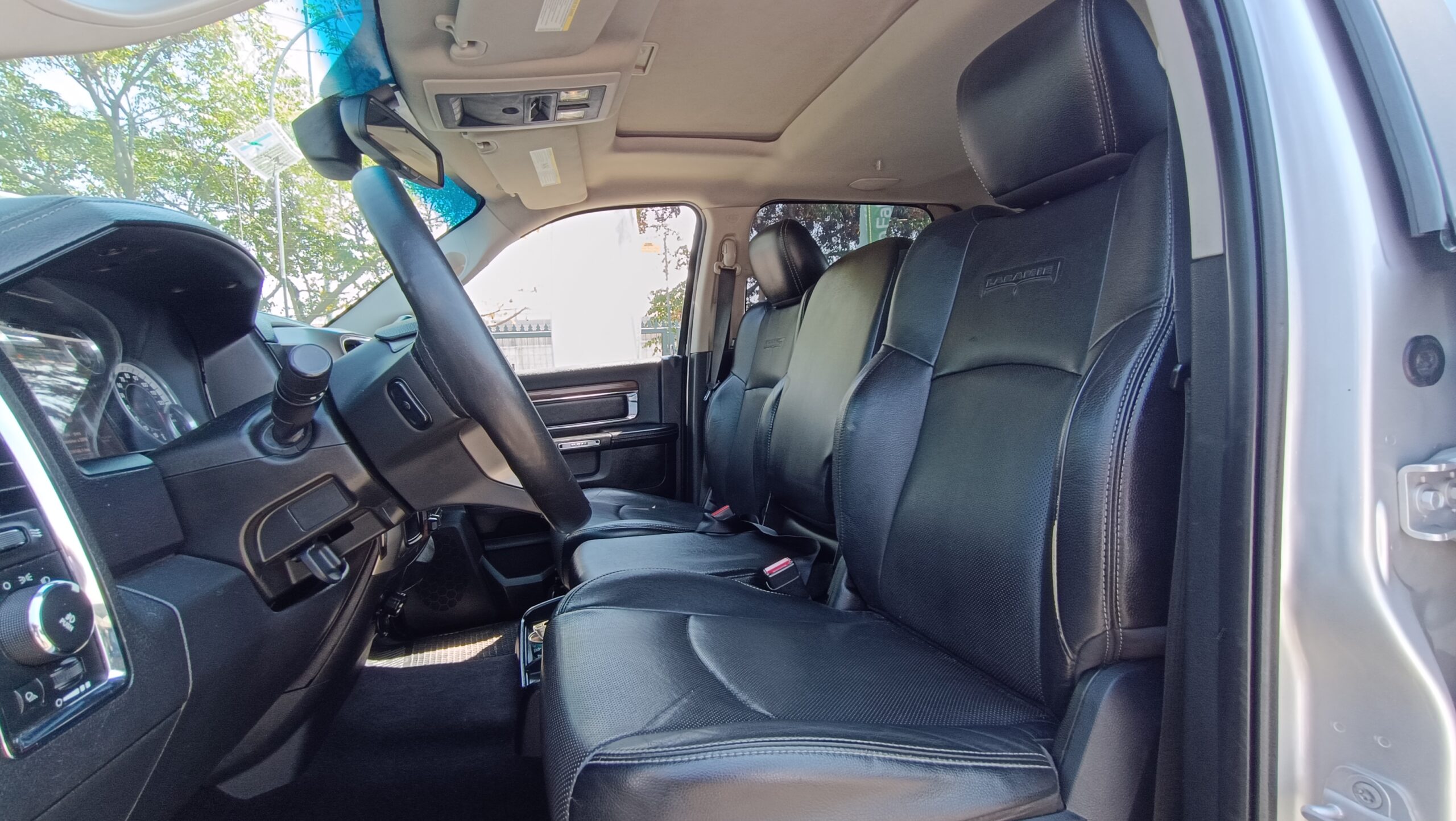 DODGE RAM 2500 LARAMIE HEAVY DUTTY 4X4 AUTOMATICA 2014 6.7CC